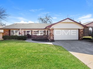 11104 Coachmans Rd, Yukon, OK 73099