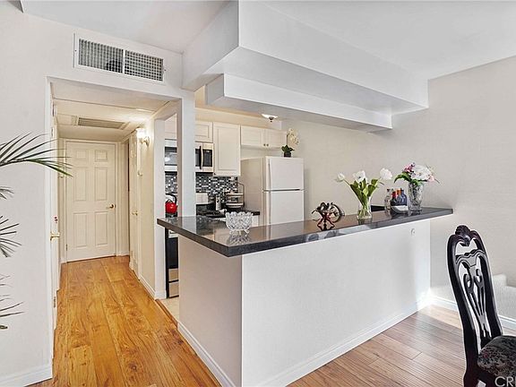 5th image of 18350 Hatteras St APT 217