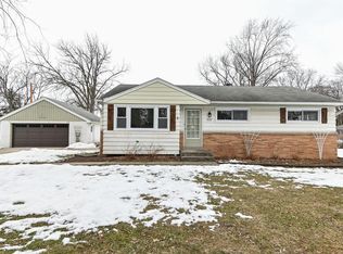 5206 W Calumet Rd, Milwaukee, WI 53223