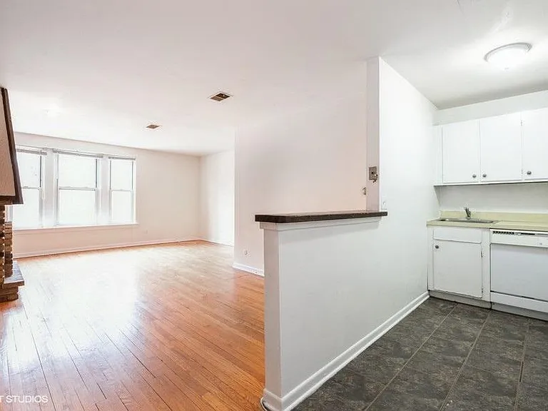 2921 N Sheffield Ave #2S — Photo 8