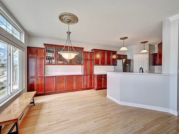5th image of 459 Pinnacle Way