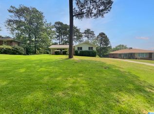 1615 Faircrest Dr, Hueytown, AL 35023
