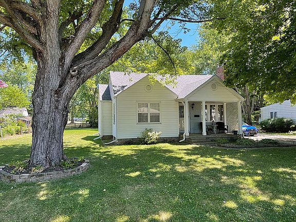 2nd image of 706 Garden Ct