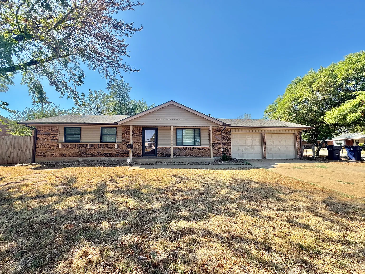 3 bed, 1.5 bath, 1072 sqft, $1,425 — Photo 1