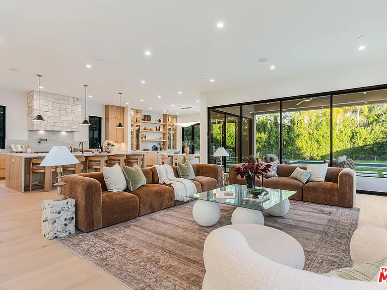 5064 Encino Ave — Photo 12