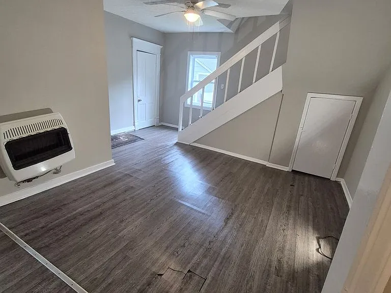 542 Woodford Ave — Photo 3