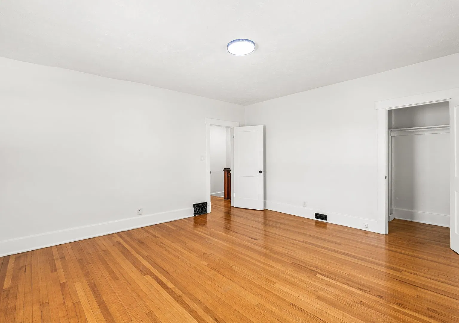 523 Park Ave — Photo 3