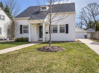 5122 North Diversey BOULEVARD, Whitefish Bay, WI