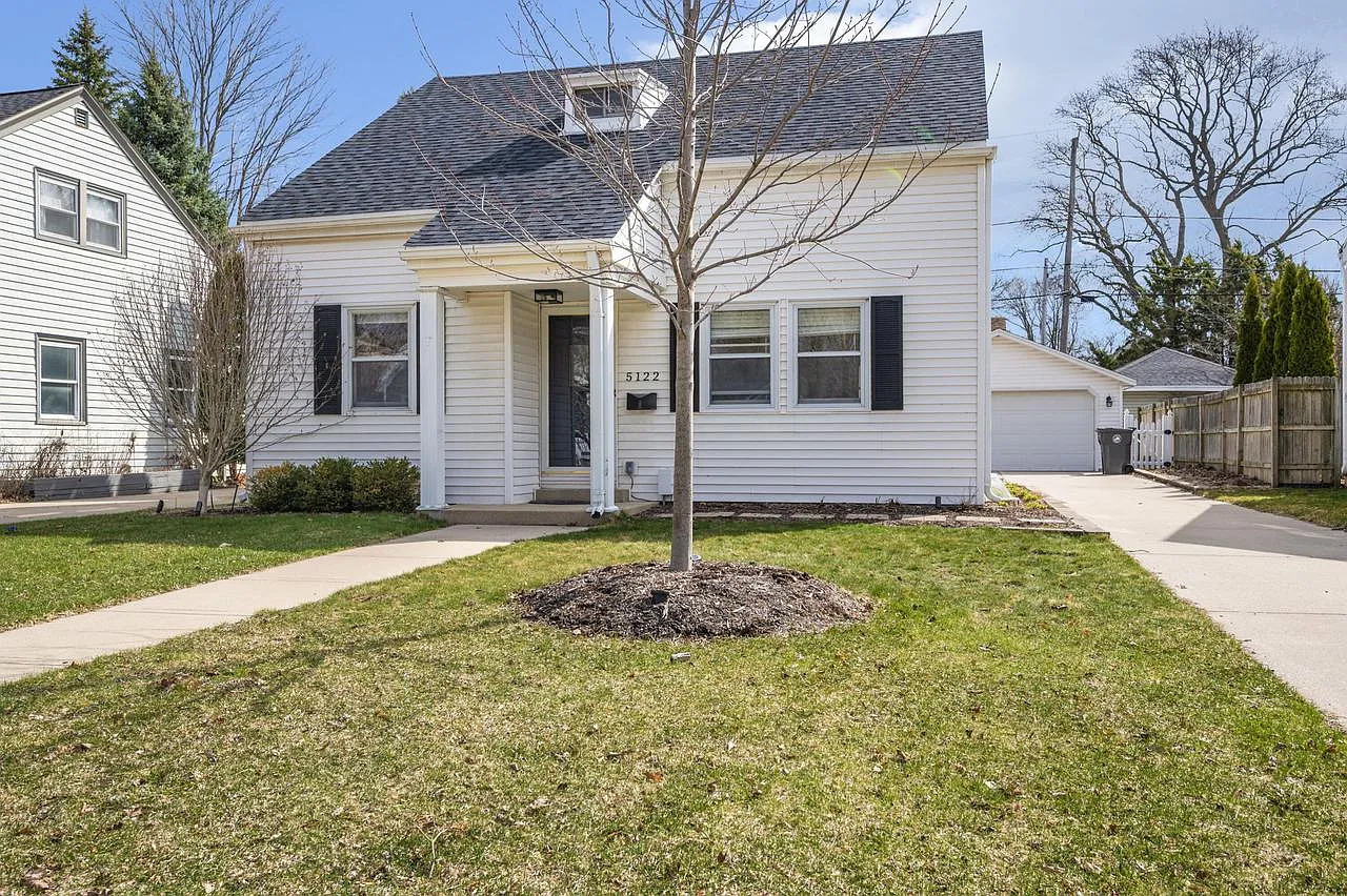 5122 North Diversey BOULEVARD photo 1
