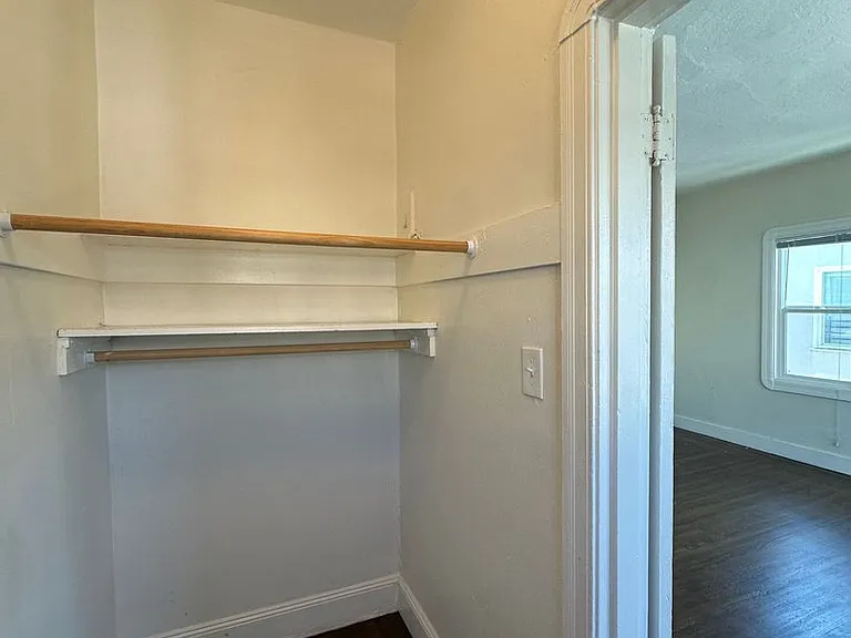 1009 E 22nd St — Photo 12