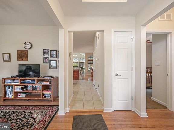 3rd image of 112 Pond Dr