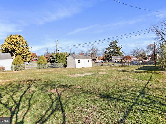4th image of 11104 Mountain View Cir