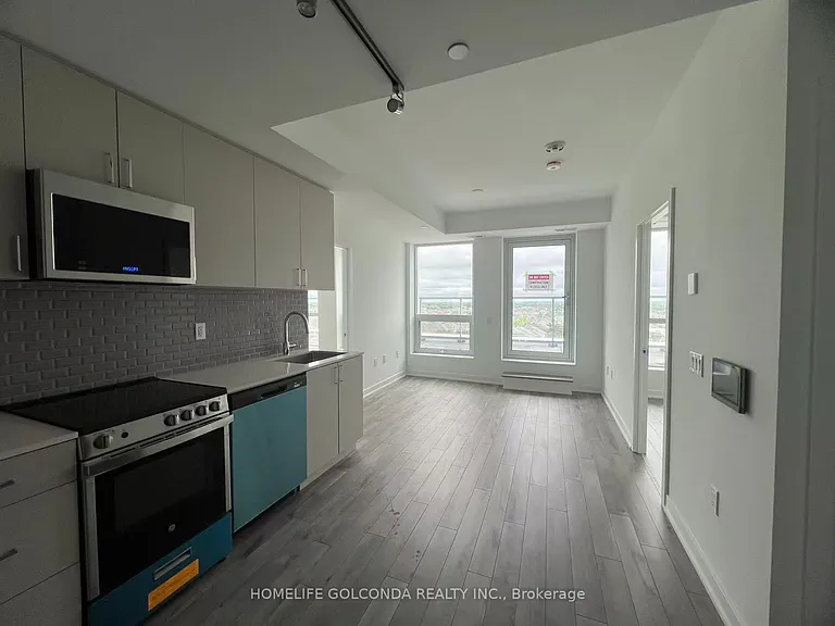 1005 Dundas St E #812 — Photo 1