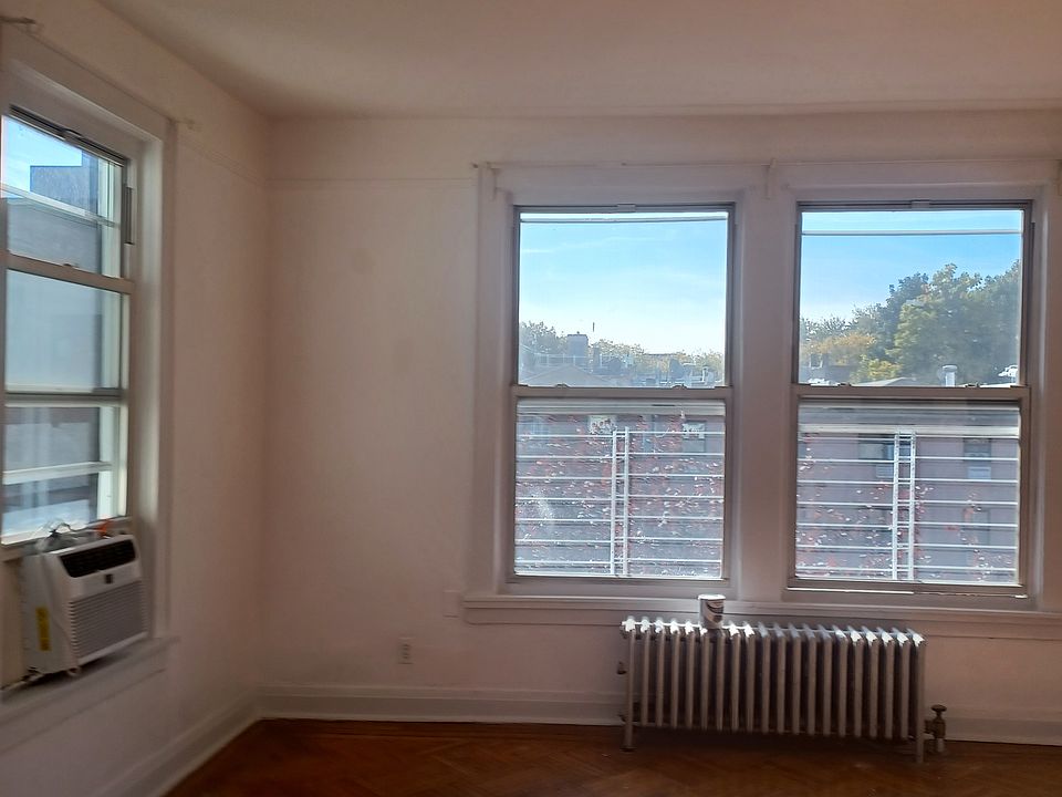 1st image of 217 Quincy St #2