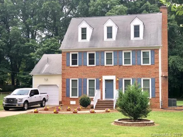6049 Kinghurst Dr, Charlotte, NC 28227