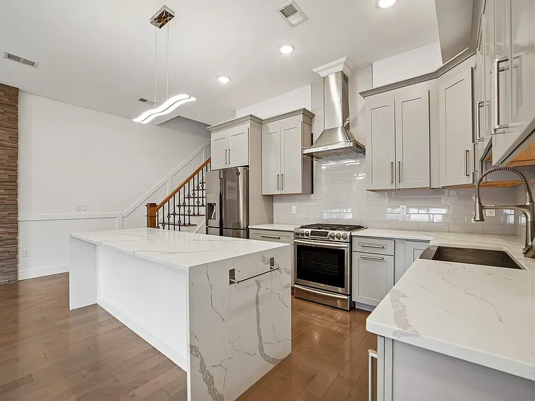 46 Carlton Ave #B — Photo 4