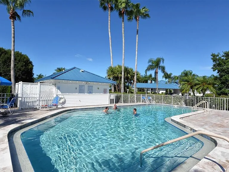 923 Sandpiper Cir #923 — Photo 32