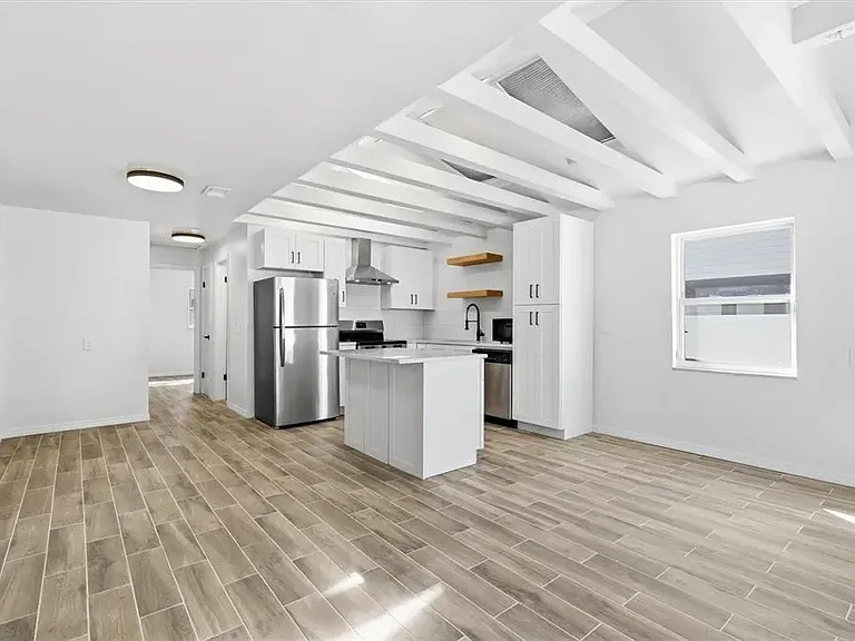 1734 Maryland Ave NE — Photo 4