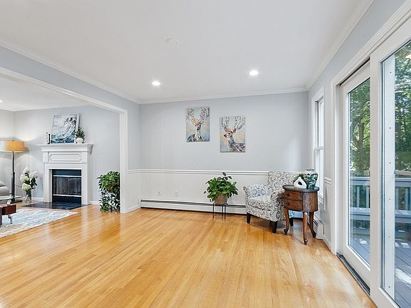 5th image of 3 Thistle Hill Dr