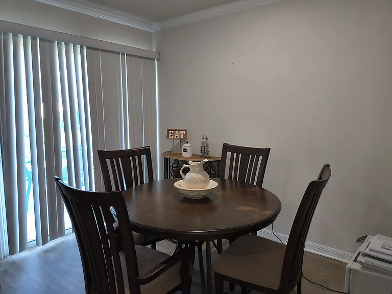 8 Unique Ct #B — Photo 22