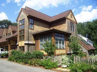 18 Hamlet St, Newton Center, MA 02459