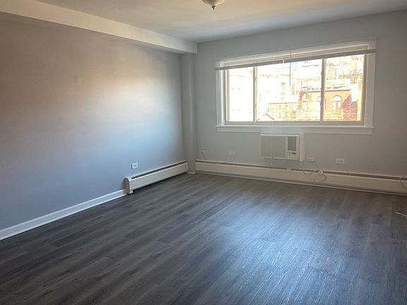 2nd image of 900 W Fullerton Ave APT 4B
