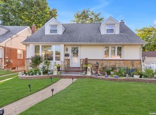 90 Clearstream Ave, Valley Stream, NY 11580