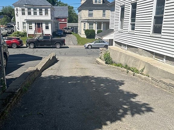 3rd image of 22 Barker St