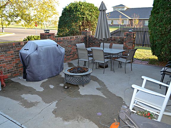 Front Patio-BBQ-Fire Pit 