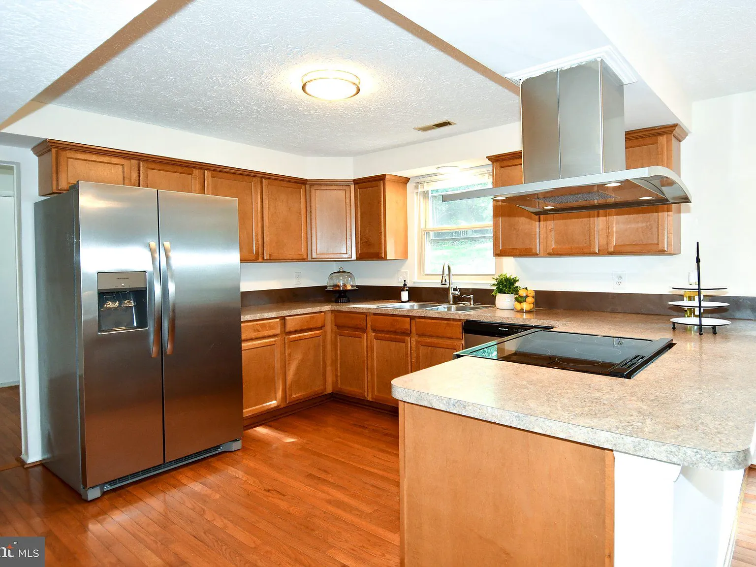 3 bed, 2.5 bath, 1664 sqft, $3,499 — Photo 4