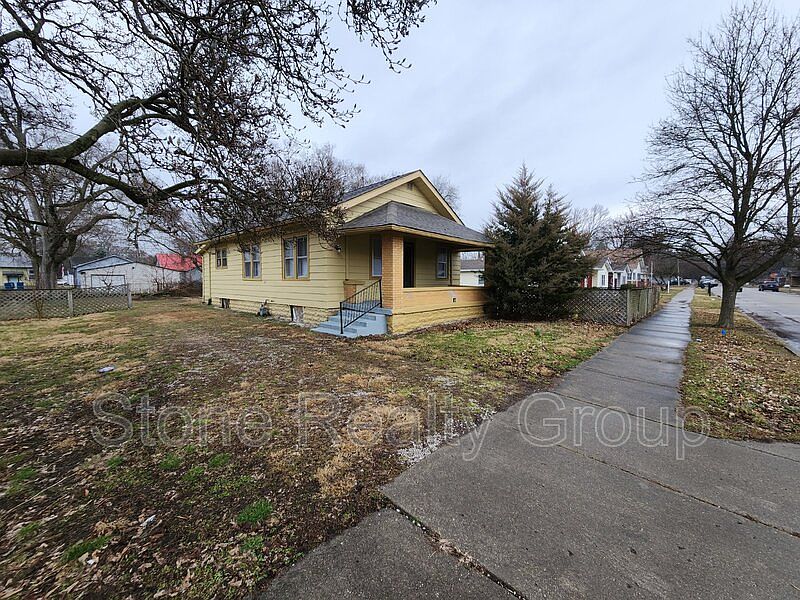 1st image of 1700 Blaine Ave