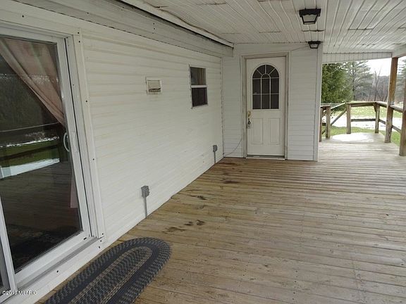 3rd image of 1484 N Warner Ave