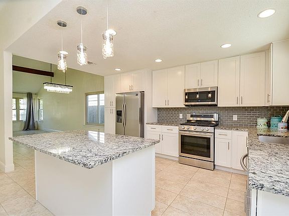 3rd image of 5318 Pine Cliff Dr