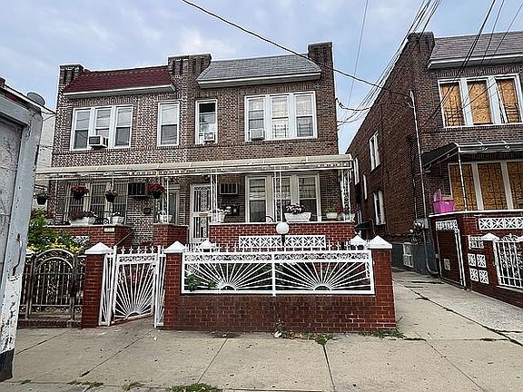 2nd image of 726 E 53rd St