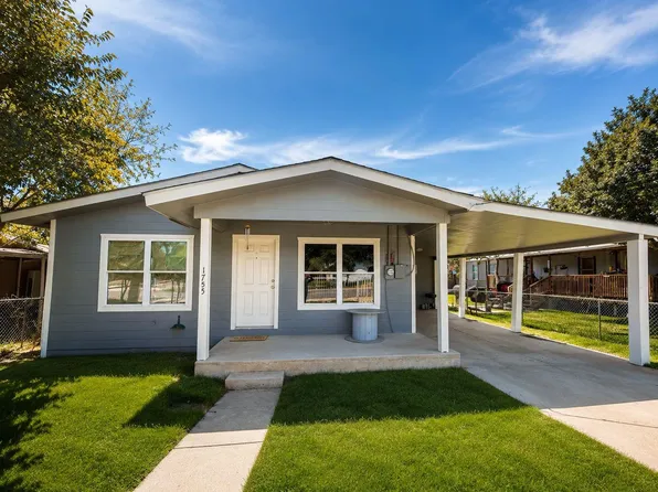 1755 N 7th Ave, Crystal City, TX 78839