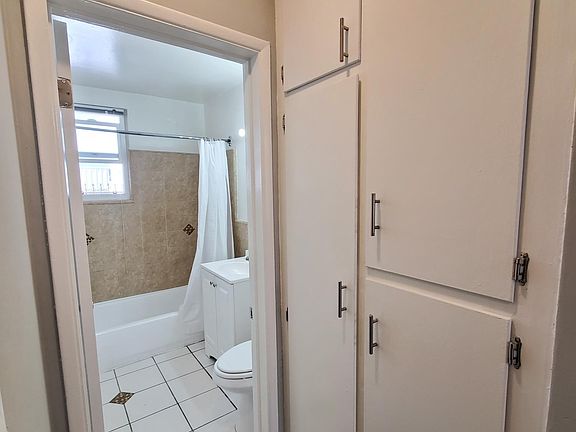 4th image of 1425 N Mansfield Ave APT 8