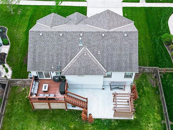 4th image of 904 SW 35th St