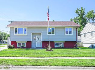 1217 Willow Dr, Carter Lake, IA 51510