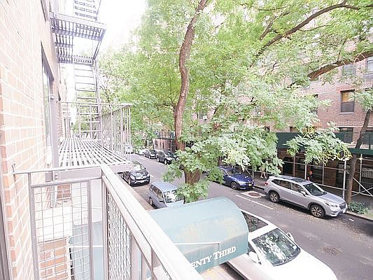 2nd image of 211-213 E 73rd St #2H