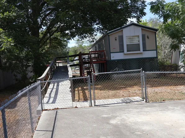 341 Meadow Lake, Seguin, TX 78155