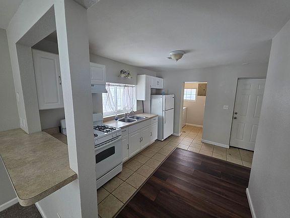 5th image of 129 E Forest St
