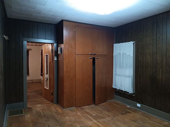 5th image of 295 S Prospect St