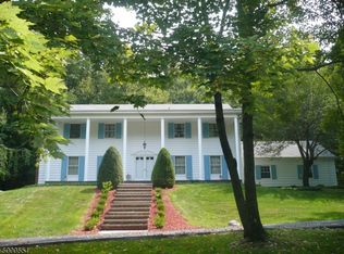 6 Undercliff Rd, Kinnelon, NJ 07405