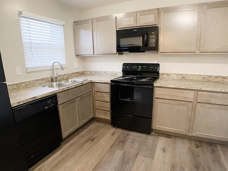 Revere Village Apartments — Photo 39