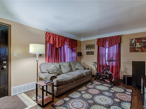 4th image of 13511 Puritas Ave