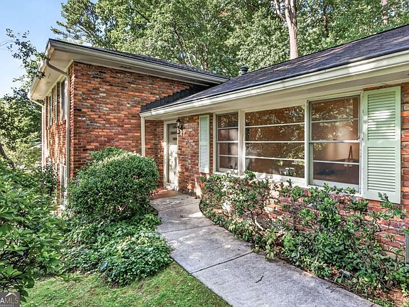 2nd image of 6885 Heathfield Dr