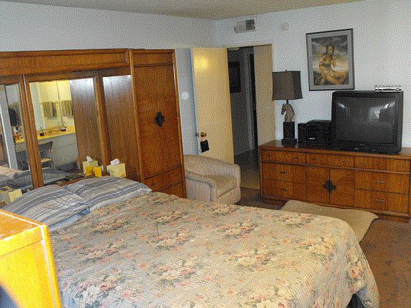 17 x 17 Master bedroom