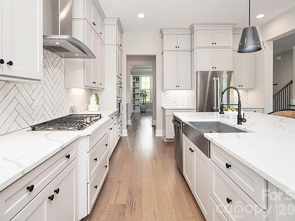 3rd image of 2054 Belle Grove Dr