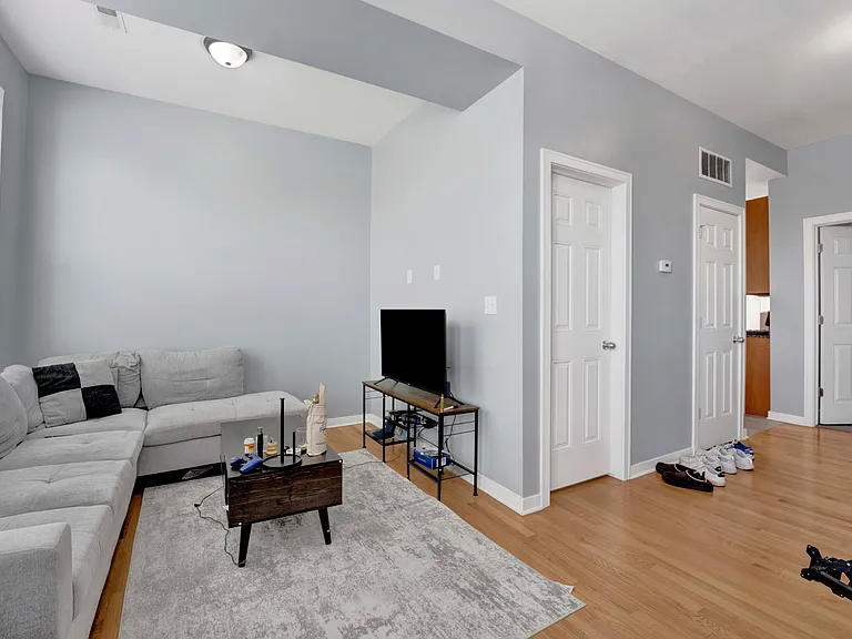 2143 N Western Ave #3F — Photo 6