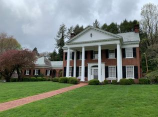 825 Main St, Mount Hope, WV 25880